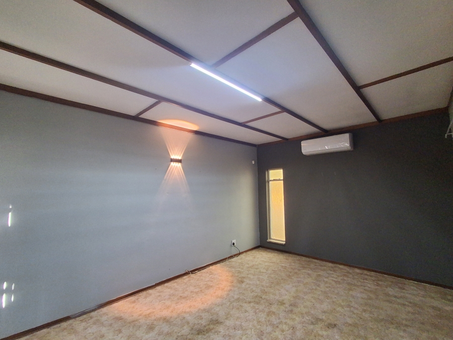 4 Bedroom Property for Sale in Flamwood North West